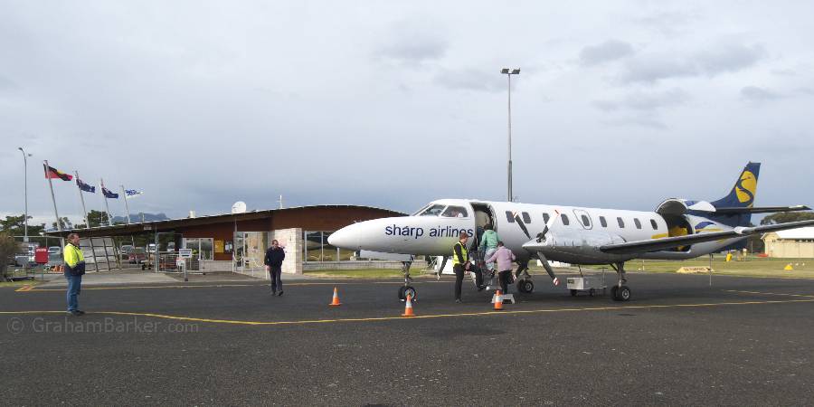 Passengers boarding at Flinders Island airport